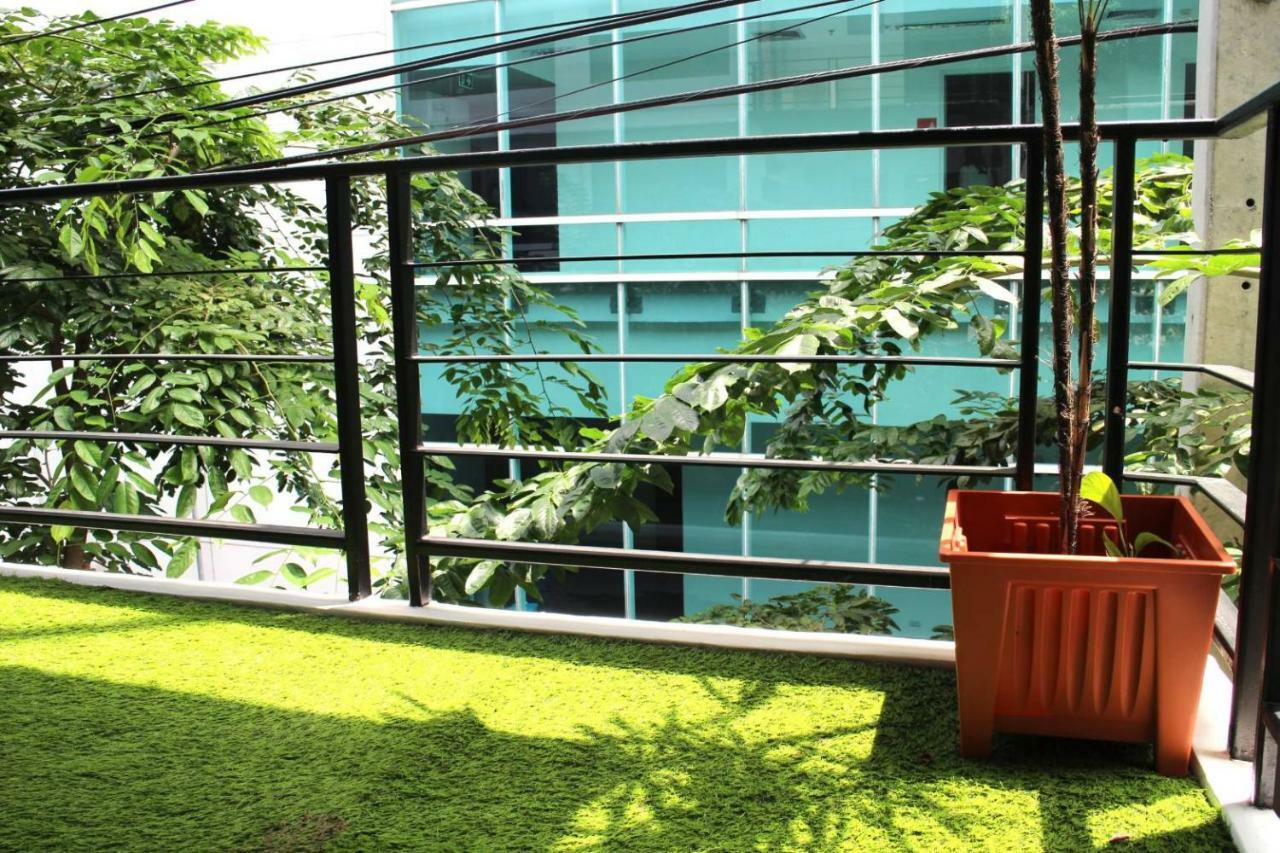 Live Like A Local In Ekkamai Apartment Bangkok Exterior foto