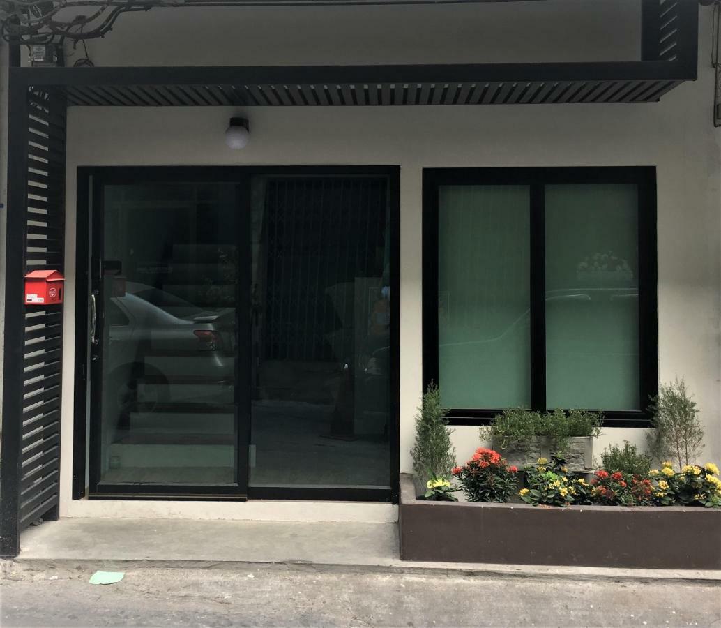 Live Like A Local In Ekkamai Apartment Bangkok Exterior foto
